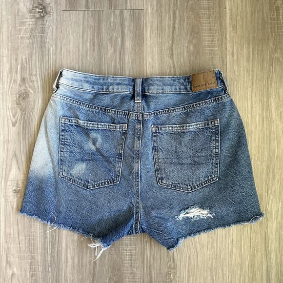 American Eagle High Waisted Jean Medium Wash Shorts Size 4 - Picture 2 of 7